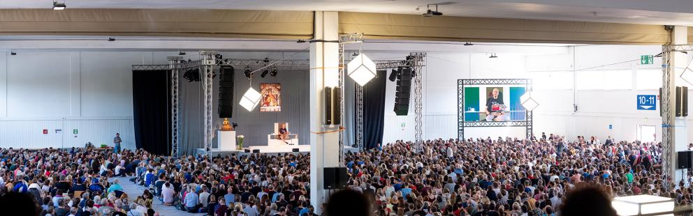 Deutschlandkurs 2019 mit Lama Ole Nydahl in den Messehallen Kassel